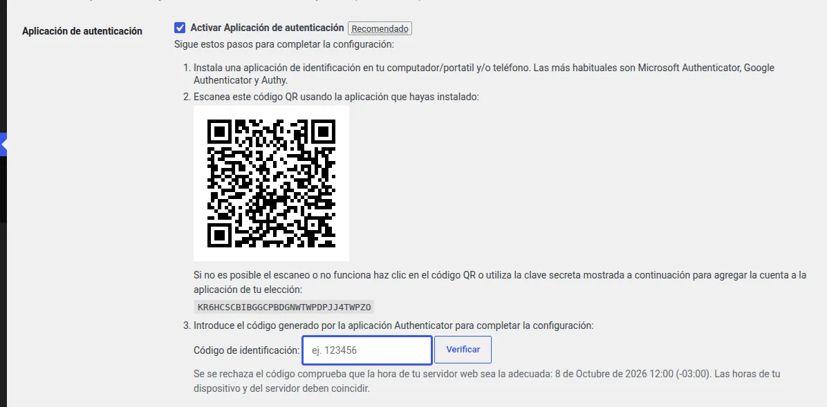 Sección Opciones de Two-Factor con la casilla Activar Aplicación de autenticación marcada y el código QR