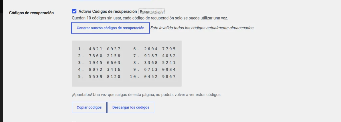 Lista de 10 códigos de recuperación de ejemplo con los botones Copiar códigos y Descargar los códigos